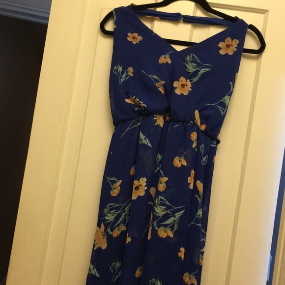 🌸2/$15 Floral maxi dress - Picture 4 of 5